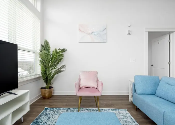 Spacious 2Br Broadripple Village