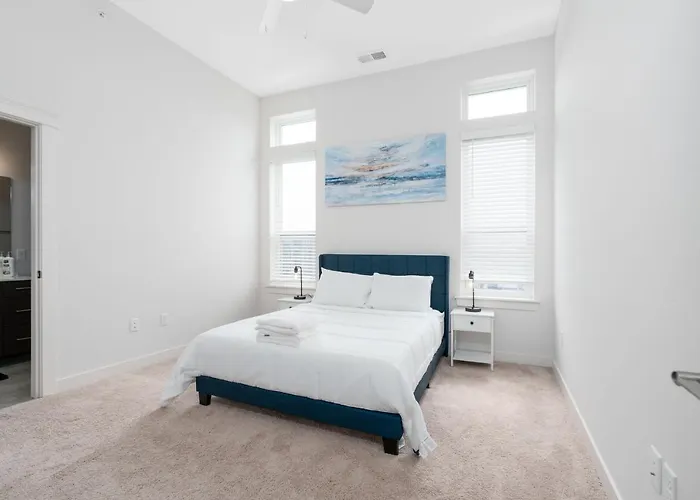 Spacious 2Br Broadripple Village
